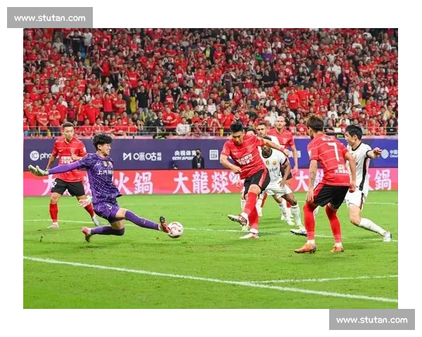 鲁能主场迎战亚泰强强对话牵动中超争冠与保级走向焦点之战悬念拉满